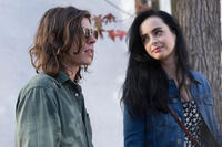 Benedict Samuel as Gus and Krysten Ritter as Ruby in "Asthma."