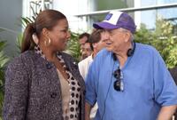 Queen Latifah and Director Garry Marshall on the set of "Valentine's Day."