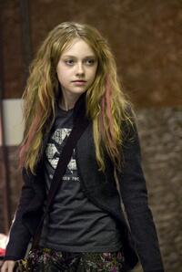 Dakota Fanning as Cassie Holmes in "Push."