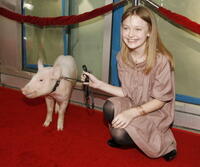"Charlotte's Web" actress Dakota Fanning and Wilbur at the L.A. premiere.