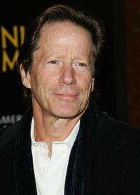 Actor Peter Strauss attends the N.Y. premiere of "Night at the Museum."