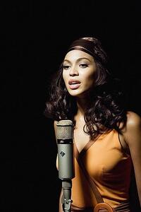 Deena (Beyonce Knowles) sings "Listen" in "Dreamgirls."