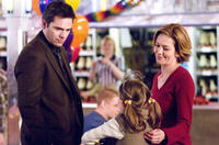 Billy Burke and Diane Lane in "Untraceable."