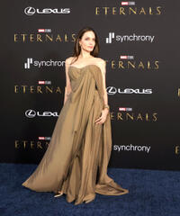 
	Angelina Jolie
