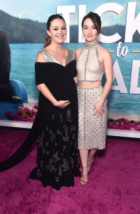 
	Billie Lourd and Kaitlyn Dever
