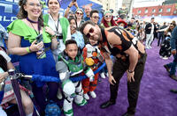 
	Chris Evans and fans
