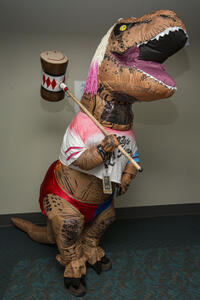 
	Tyrannosaurus Rex/Harley Quinn cosplay
