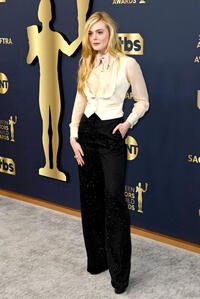 
	Elle Fanning
