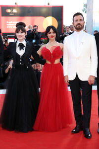 
	Winona Ryder, Jenna Ortega and Justin Theroux
