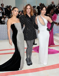 
	Madelyn Cline, Stella McCartney and Aubrey Plaza
