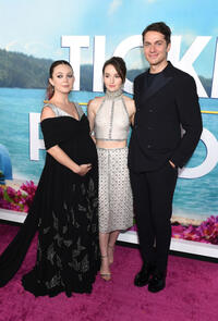 
	Billie Lourd, Kaitlyn Dever and Lucas Bravo
