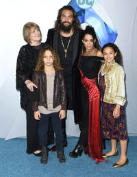 
	Jason Momoa, Lisa Bonet and family
