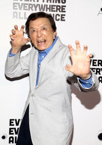 
	James Hong
