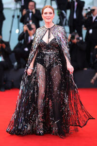 
	Julianne Moore
