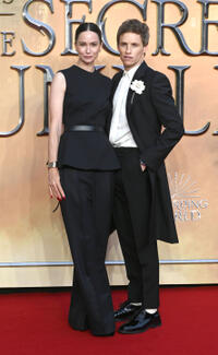 
	Katherine Waterston and Eddie Redmayne
