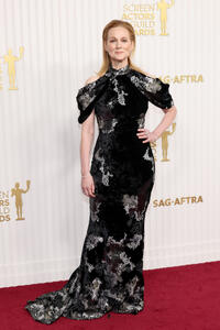 
	Laura Linney

