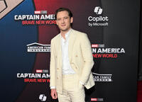 
	Lewis Pullman
