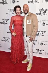 
	Mary Elizabeth Winstead and Common
