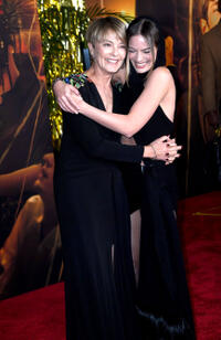 
	Margot Robbie and Sarie Kessler
