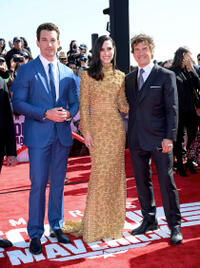 
	Miles Teller, Jennifer Connelly and Tom Cruise
