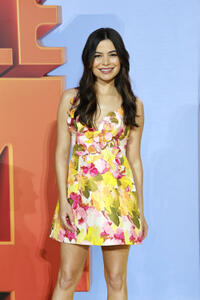 
	Miranda Cosgrove
