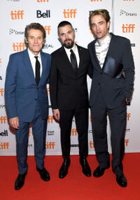 
	Willem Dafoe, Robert Eggers and Robert Pattinson
