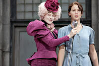 Effie Trinket (Elizabeth Banks) and Katniss Everdeen (Jennifer Lawrence).