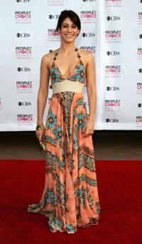 Lizzy Caplan at the 33rd Annual Peoples Choice Awards.