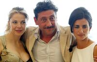 Claudia Gerini, Sergio Castellitto and Penelope Cruz at the photocall of "Non Ti Muovere" during the 57th International Cannes Film Festival.