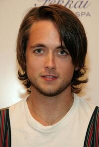 Justin Chatwin at the Frederic Fekkai and Victoria's Secret "Beauty and the Boudoir" Oscar Suite.