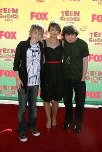 Dean Collins, Kaylee DeFer and Kyle Sullivan at the 8th Annual Teen Choice Awards.