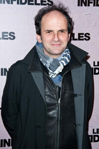 Lionel Abelanski at the Paris premiere of "Les Infideles."