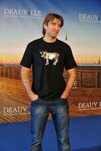 Sharlto Copley at the photocall of "District 9" during the 35th American Film Festival.