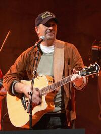 Kevin Costner and the Kevin Costner Band at the Mohegan Sun 10th Anniversary celebration.