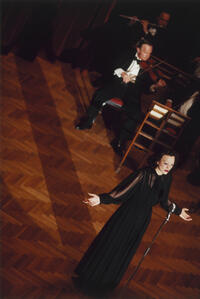 Edith Piaf (Marion Cotillard) in "La Vie en Rose."
