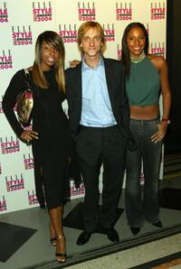 Mackenzie Crook with band Mysteeq at the Elle Style Awards 2004.