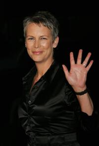 Jamie Lee Curtis at the premier of "Music and Lyrics".