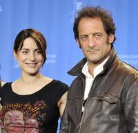 Audrey Dana and Vincent Lindon at the photocall of "Welcome" during the 59th Berlinale Film Festival.