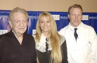 Rodney Dangerfield, wife Joan and surgeon Dr.Neil Martin at the Press Conference.