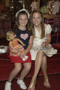 Madison Davenport with fans at the signing of "Kit Kittredge: An American Girl."