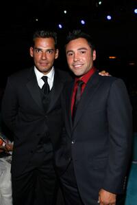 Cristian de la Fuente and Oscar de la Hoya at the 2008 ALMA Awards.