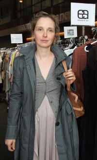Julie Delpy at the ''Billion Dollar Babes Premiere Design Sample Sale'' at Sony Studios.