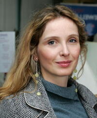 Julie Delpy at the Showtime Style 2006, a pre-Golden Globe awards style retreat hosted by Showtime and Nathalie Dubois of DPA in Beverly Hills.