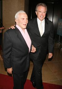 Kirk Douglas and Warren Beatty at the Juvenile Diabetes Research Foundation's 4th Annual Gala Event.