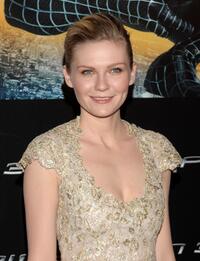 Kirsten Dunst at the premiere for ''Spider-Man 3'' at the Palacio de la Musica Cinema in Madrid, Spain.