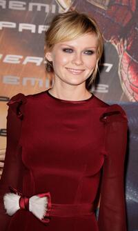 Kirsten Dunst at the ''Spider-Man 3'' premiere in Paris.