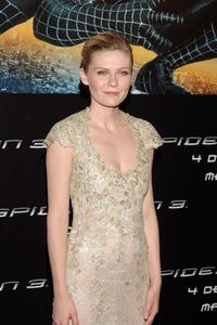 Kirsten Dunst at the premiere for ''Spider-Man 3'' at the Palacio de la Musica Cinema in Madrid, Spain.