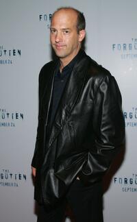 Anthony Edwards at the world premiere of "The Forgotten" at the Loews Lincoln Square.