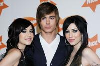 Lisa Origliasso, Zac Efron and Jessica Origliasso at the Nickelodeon Australian Kids' Choice Awards 2007.