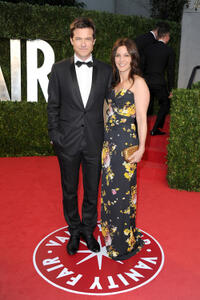 Jason Bateman and Amanda Anka at the 2011 Vanity Fair Oscar party in California.
